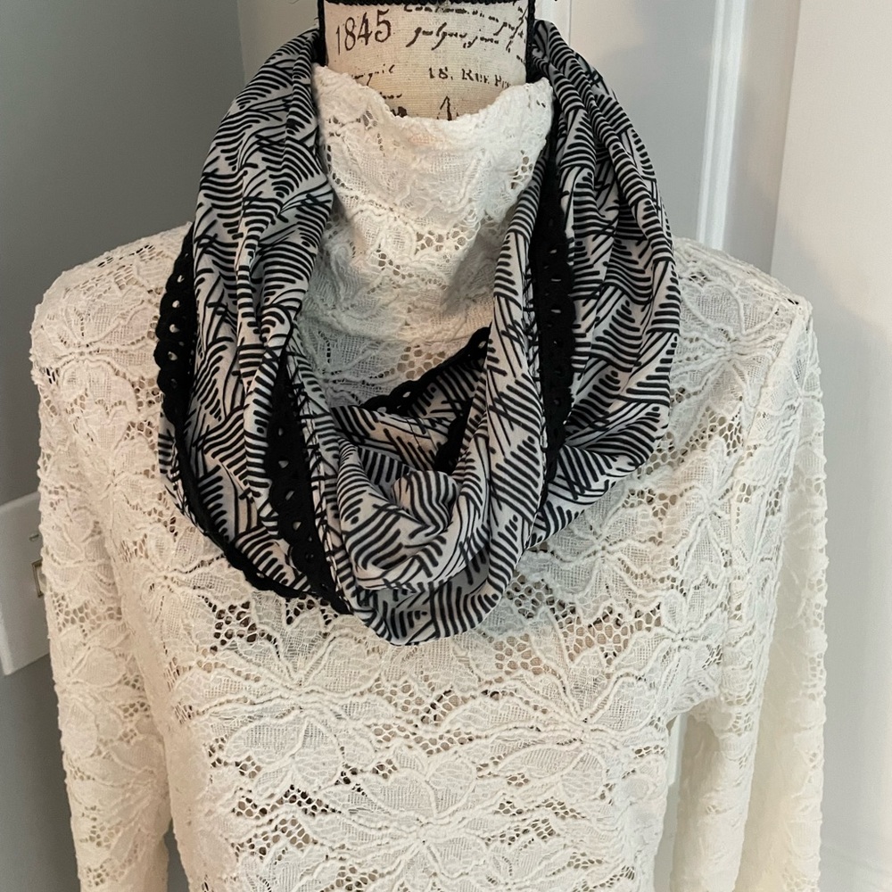 Elizabeth Gillett Infinity Scarf